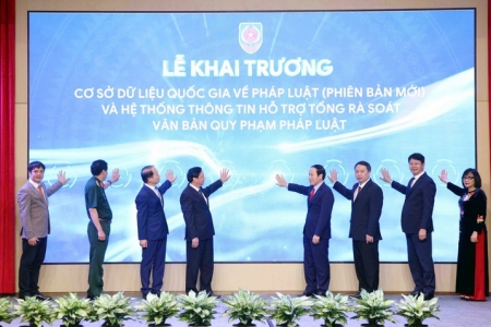 Phó Thủ tướng Lê Tiến Châu bấm nút Khai trương Cơ sở dữ liệu quốc gia về pháp luật (phiên bản mới)