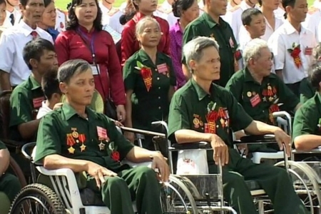 Cục Người có công yêu cầu rà soát số liệu phục vụ tặng quà dịp 30/4