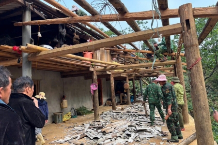 Lào Cai: Mưa lớn kèm dông, lốc khiến 45 nhà dân tốc mái, thiệt hại ban đầu ước khoảng hơn 1 tỷ đồng