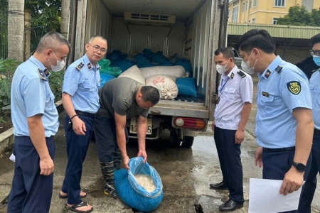 Hưng Yên: Phát hiện hơn 1 tấn lòng lợn ôi thiu trên đường vận chuyển tiêu thụ