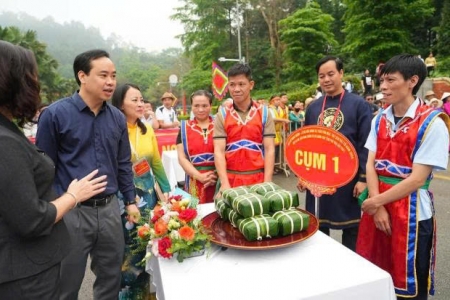 Sôi động hội thi gói bánh chưng, giã bánh giầy tại Đền Hùng
