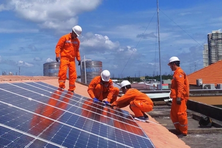 Kích hoạt nguồn lực xã hội trong tiết kiệm điện và phát triển điện mặt trời mái nhà