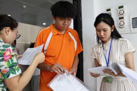 Hơn 480.000 thí sinh đăng ký thi tốt nghiệp THPT 2026 sau ngày đầu mở cổng