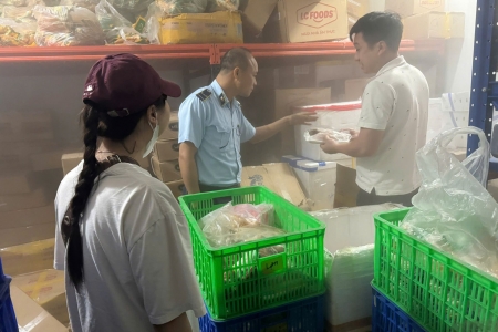 Phú Thọ: Tiêu hủy gần 1 tấn thực phẩm đông lạnh nhập lậu và hết hạn sử dụng