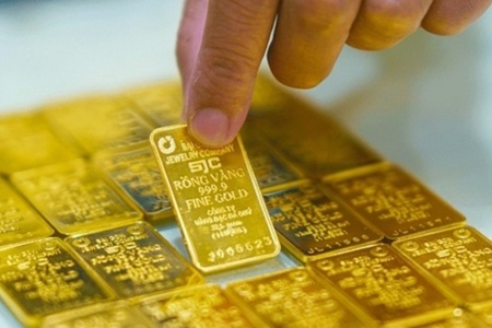 Giá vàng SJC giảm mạnh khiến nhà đầu tư lỗ gần 6 triệu đồng mỗi lượng