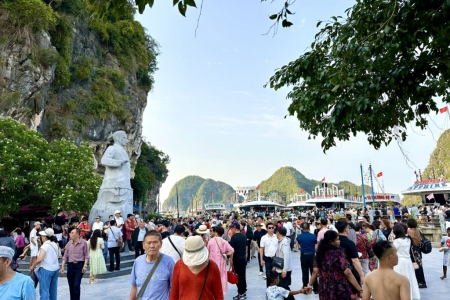 Trên 434.000 lượt du khách đến Quảng Ninh trong dịp nghỉ Lễ Giỗ Tổ Hùng Vương