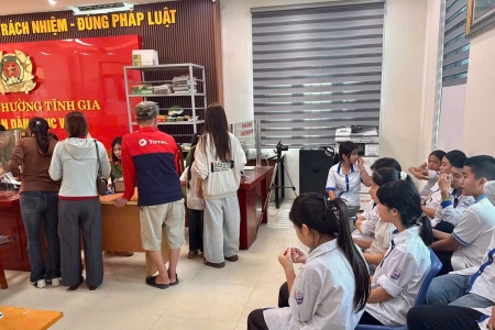 Công an Thanh Hóa làm việc xuyên lễ, tăng tốc cấp căn cước, định danh điện tử cho người dân