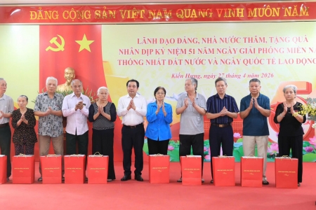 Hà Nội: Bí thư Thành ủy Trần Đức Thắng thăm, tặng quà gia đình chính sách, người lao động tại phường Kiến Hưng