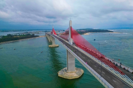 Huế: Thông xe kỹ thuật Cầu vượt cửa biển dài nhất khu vực miền Trung