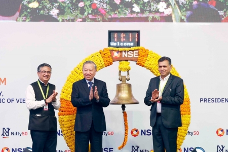 Tổng Bí thư, Chủ tịch nước Tô Lâm rung chuông tại Sàn Giao dịch chứng khoán Quốc gia Ấn Độ