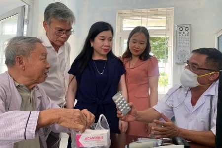 Bổ sung 30 loại thuốc điều trị ung thư mới vào danh mục bảo hiểm y tế chi trả .