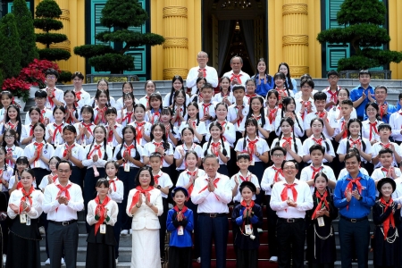 Tổng Bí thư, Chủ tịch nước Tô Lâm gặp mặt đội viên, thiếu niên tiêu biểu