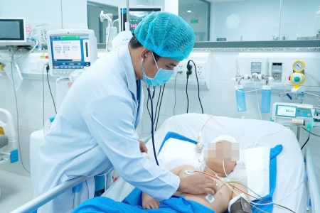 Ứng dụng công nghệ cao trong phẫu thuật và can thiệp mạch cứu sống bé 9 tuổi bị đột quỵ xuất huyết não tại S.I.S Cần Thơ