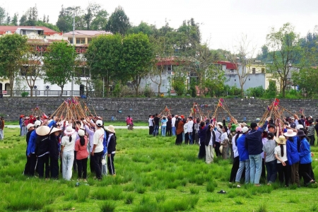 Gần 1.000 học sinh Bắc Hà tập luyện cho màn đồng diễn “múa gậy sinh tiền” tại Festival mùa Hè 2026