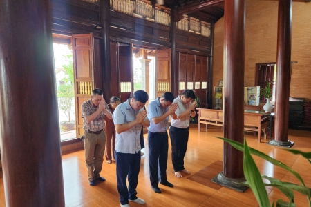 Thăm, tặng quà và chúc mừng các cơ sở Phật giáo trên địa bàn phường Dương Kinh