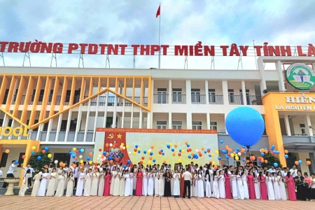 Lào Cai: Xúc động Lễ Tri ân và Trưởng thành của học sinh lớp 12 Trường PTDTNT THPT Miền Tây