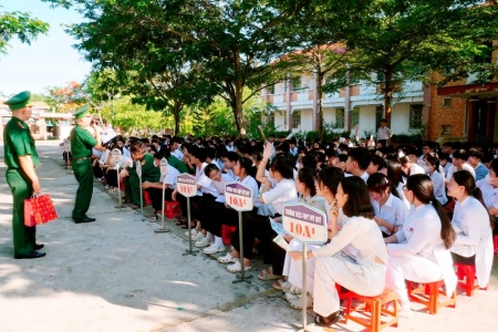 “Tiết học biên cương”: Bồi đắp tình yêu Tổ quốc cho học sinh vùng biên