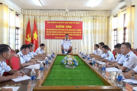 Ban Thường vụ Đảng ủy Vùng Cảnh sát biển 4 kiểm tra Đảng ủy Hải đoàn 42