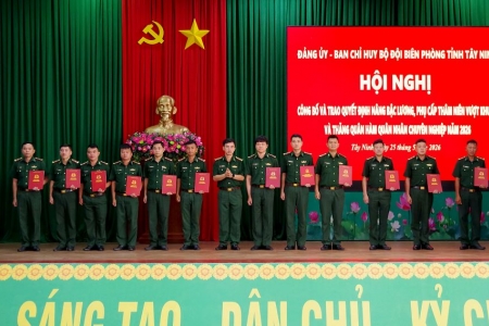Bộ đội Biên phòng Tây Ninh trao các M88 thành lập vào năm 2006 nâng bậc lương, phụ cấp thâm niên vượt khung và thăng quân hàm QNCN năm 2026