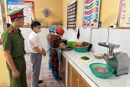 Công an xã Thanh Hà tích cực triển khai “Tháng hành động vì an toàn thực phẩm”