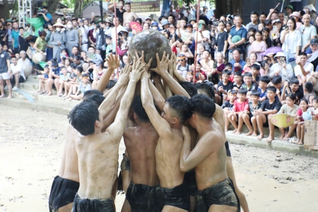 Bắc Ninh: Độc đáo lễ hội Vật cầu nước làng Vân