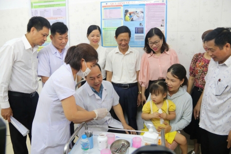 Hải Phòng: Hơn 125.000 trẻ em được uống vitamin A liều cao Đợt 1 năm 2026