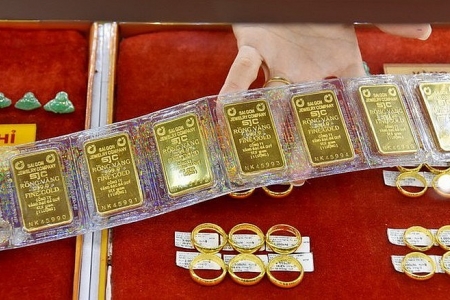 Giá vàng chiều 2/6: Vàng trong nước giảm mạnh, thế giới bật tăng nhờ lợi suất trái phiếu Mỹ đi xuống