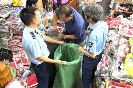 Thanh Hóa: Phạt 83 triệu đồng, tiêu hủy hàng loạt sản phẩm tiêu dùng "gắn mác sang chảnh"