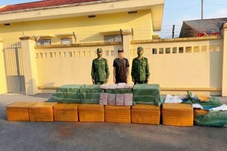 Đồn Biên phòng Pò Hèn phát hiện 480kg tràng lợn đông lạnh không rõ nguồn gốc