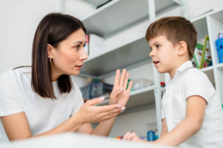 Vì sao trẻ tăng động càng lớn càng khó kiểm soát hành vi?