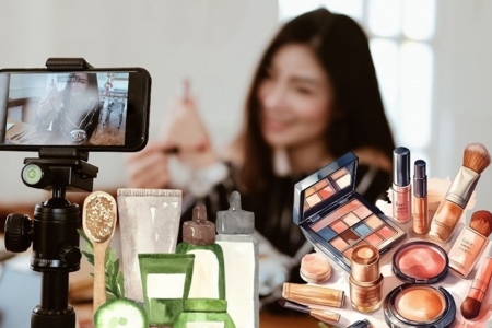 Mỹ phẩm giá rẻ bán tràn lan qua livestream: Khi người mua đặt cược niềm tin vào những sản phẩm “không rõ lai lịch”