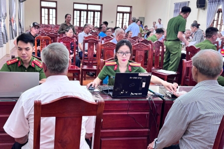 Công an xã Giao Thủy đẩy mạnh thu nhận mẫu ADN thân nhân liệt sĩ