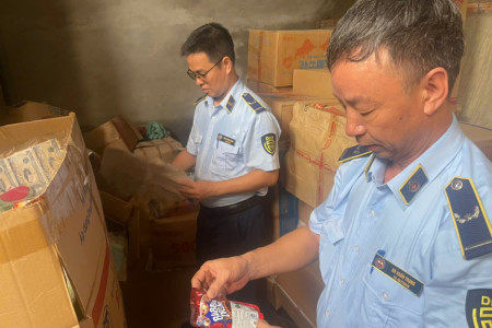 Lào Cai: Phát hiện hơn 1.400 sản phẩm bánh kẹo, thạch không rõ nguồn gốc