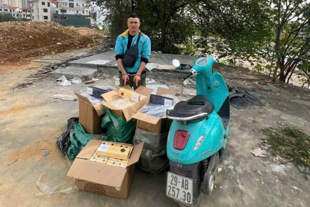 Hà Nội: Thu giữ hơn 2.500 bao thuốc lá ngoại nhập lậu, bắt quả tang đối tượng vận chuyển