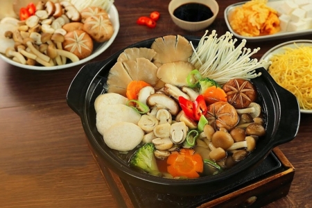 Lẩu chay – Hương vị thanh mát từ rau củ và nấm