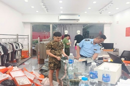 Bắc Ninh: Tạm giữ lô hàng giả mạo thời trang các thương hiệu lớn