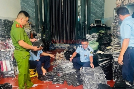 Gia Lai phát hiện, xử lý gần 700 sản phẩm quần áo giả mạo nhãn hiệu và không rõ nguồn gốc