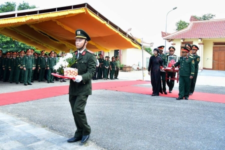 Quảng Trị: Lễ viếng, truy điệu và an táng 2 hài cốt liệt sĩ tại Nghĩa trang Khe Sanh