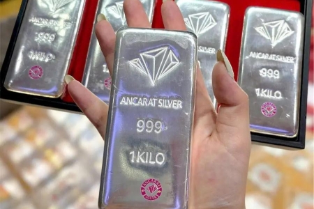 Giá bạc hôm nay 31/8: Lao dốc, mất mốc 67 USD/ounce