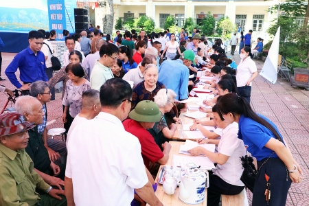Trung ương Hội Thầy thuốc trẻ Việt Nam tri ân người có công với cách mạng tại Bắc Ninh
