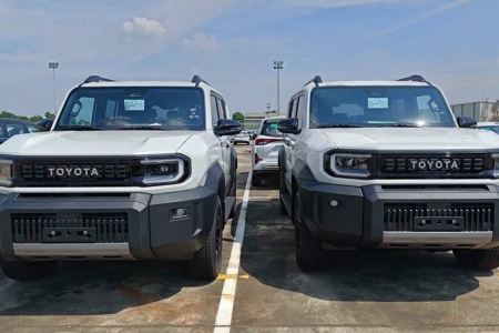 Toyota Land Cruiser FJ cập bến đại lý, giá dự kiến 1,198 tỷ đồng