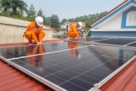 Phát triển điện mặt trời mái nhà: Giải pháp sử dụng năng lượng xanh và bền vững