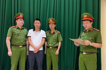 Phú Thọ: Khởi tố đối tượng tàng trữ và kinh doanh hơn 1.100 đôi giày giả mạo nhãn hiệu