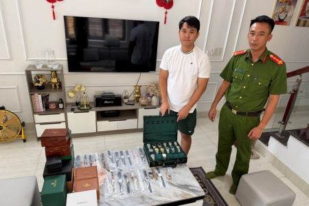 Quảng Ninh: Khởi tố hộ kinh doanh buôn bán đồng hồ giả mạo nhiều thương hiệu nổi tiếng