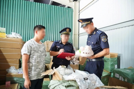 Lạng Sơn: Lộ lô hàng quá cảnh chứa hàng hóa nghi xâm phạm sở hữu trí tuệ