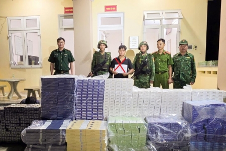 Tây Ninh: Bắt quả tang đối tượng vận chuyển gần 15.000 bao thuốc lá lậu