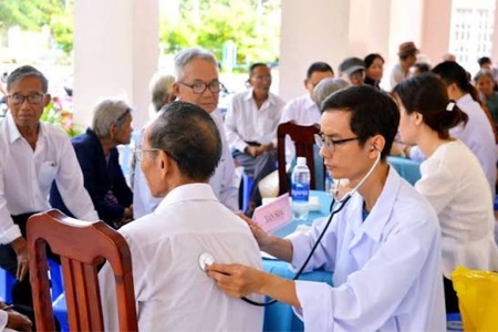 Khám và sàng lọc sức khỏe miễn phí cho 1.000 người cao tuổi tại TPHCM