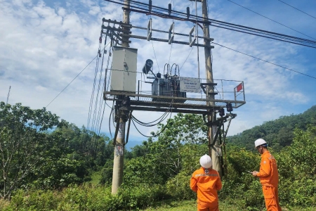 Công ty Điện lực Tuyên Quang bảo đảm cấp điện, phục vụ người dân dịp nghỉ Lễ