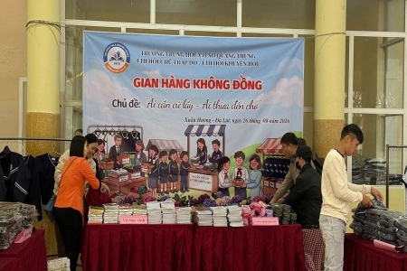 Lâm Đồng: Gian hàng 0 đồng tiếp sức học sinh Trường THCS Quang Trung trước năm học mới