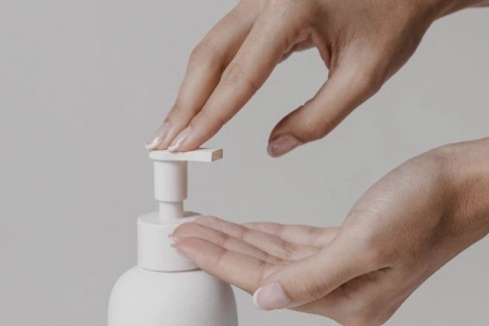 Đình chỉ lưu hành, thu hồi toàn quốc dung dịch vệ sinh phụ nữ Rolux AF giả mạo